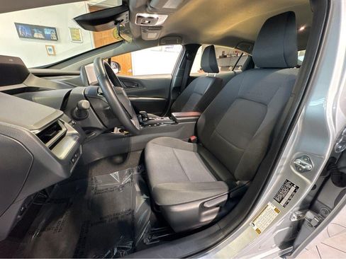 Used 2025 Toyota Prius LE FWD image 5