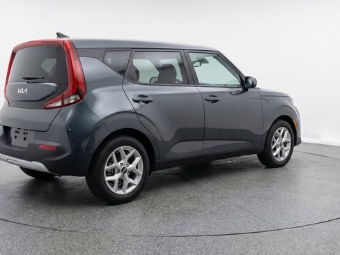 Used 2025 Kia Soul LX w/ LX Technology Package FWD image 9