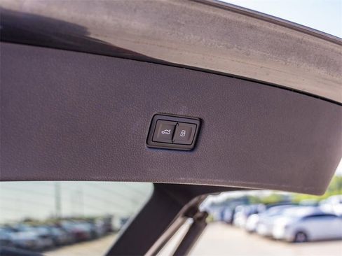 Used 2023 Audi Q8 Premium Plus image 14