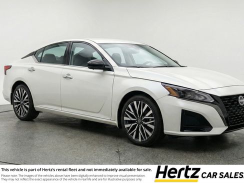 Used 2025 Nissan Altima 2.5 SV image 1
