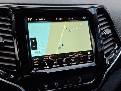 Used 2019 Jeep Cherokee Limited w/ Technology Group image 3