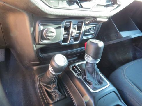 Used 2025 Jeep Wrangler Unlimited Sport AWD/4WD image 10