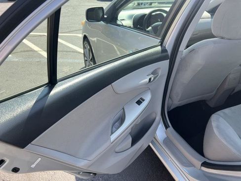Used 2013 Toyota Corolla LE FWD image 5