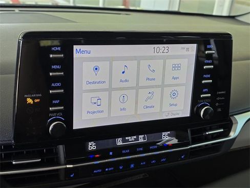 Used 2022 Toyota Sienna XLE image 19