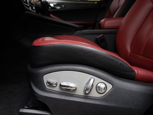 Certified 2023 Porsche Macan S AWD/4WD image 21