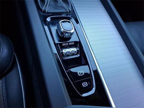 Used 2020 Volvo XC60 T5 R-Design w/ Protection Package Premier image 28