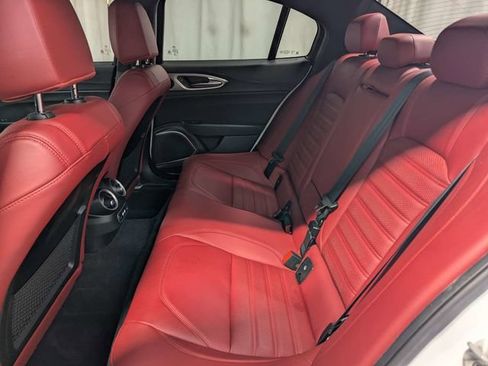 Used 2022 Alfa Romeo Giulia Veloce RWD image 9