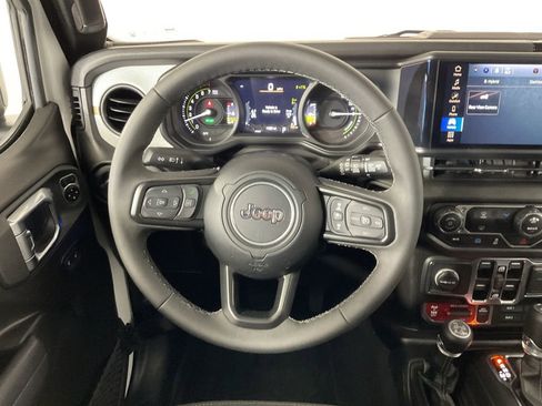 Used 2025 Jeep Wrangler Willys image 12