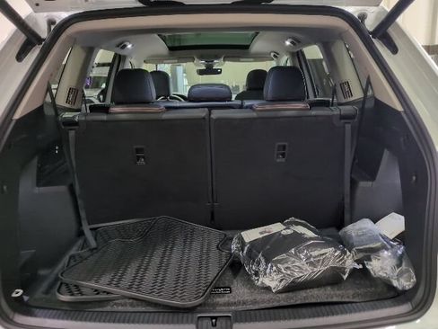Used 2025 Volkswagen Atlas Peak Edition SE AWD/4WD image 20