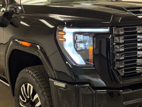 New 2025 GMC Sierra 2500 Denali Ultimate image 4