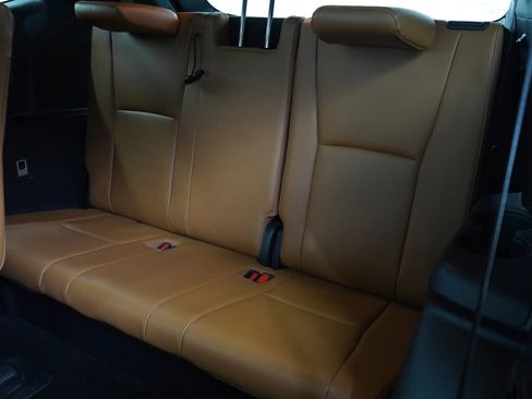 Used 2021 Toyota Highlander Platinum image 19