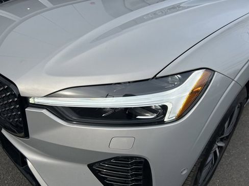 Certified 2025 Volvo XC60 B5 Plus image 8