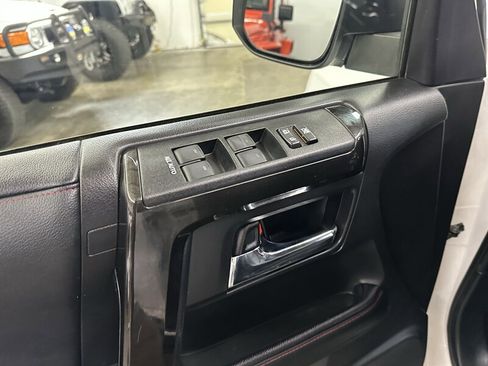Used 2020 Toyota 4Runner TRD Off-Road Premium w/ Moonroof Package AWD/4WD image 26