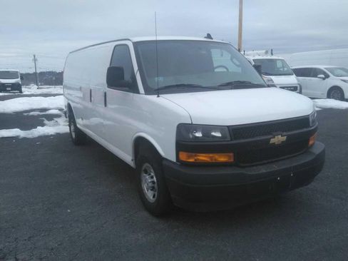 Used 2022 Chevrolet Express 3500 Extended w/ Driver Convenience Package image 3