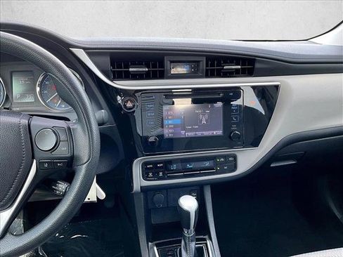 Used 2019 Toyota Corolla LE image 8