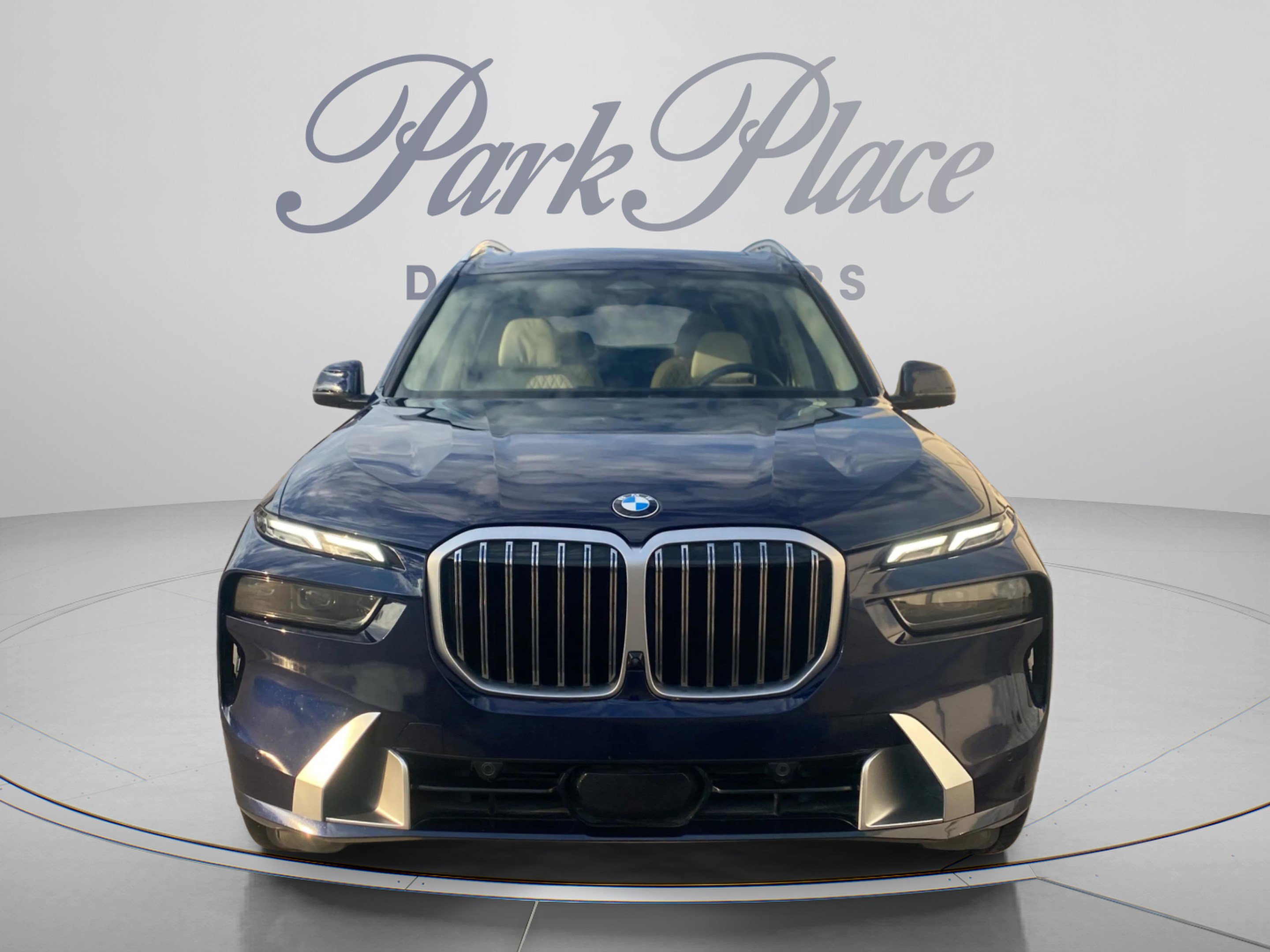 Used 2024 BMW X7 xDrive40i w/ Premium Package AWD/4WD image 9