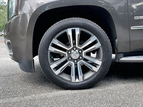 Used 2020 GMC Yukon Denali RWD image 34