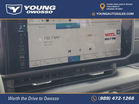Used 2024 Jeep Wrangler Unlimited Sahara w/ Technology Group AWD/4WD image 17
