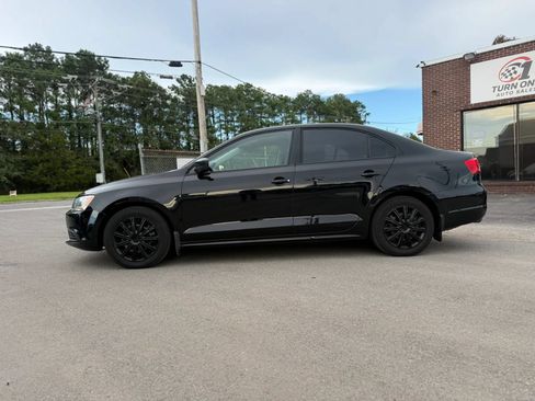 Used 2012 Volkswagen Jetta S FWD image 2
