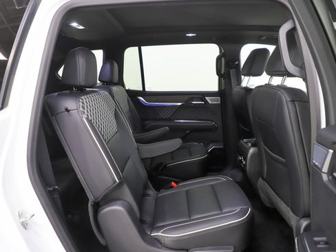 Used 2025 GMC Acadia Denali w/ Super Cruise Package AWD/4WD image 13