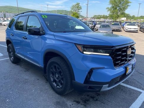 Used 2023 Honda Pilot TrailSport image 6