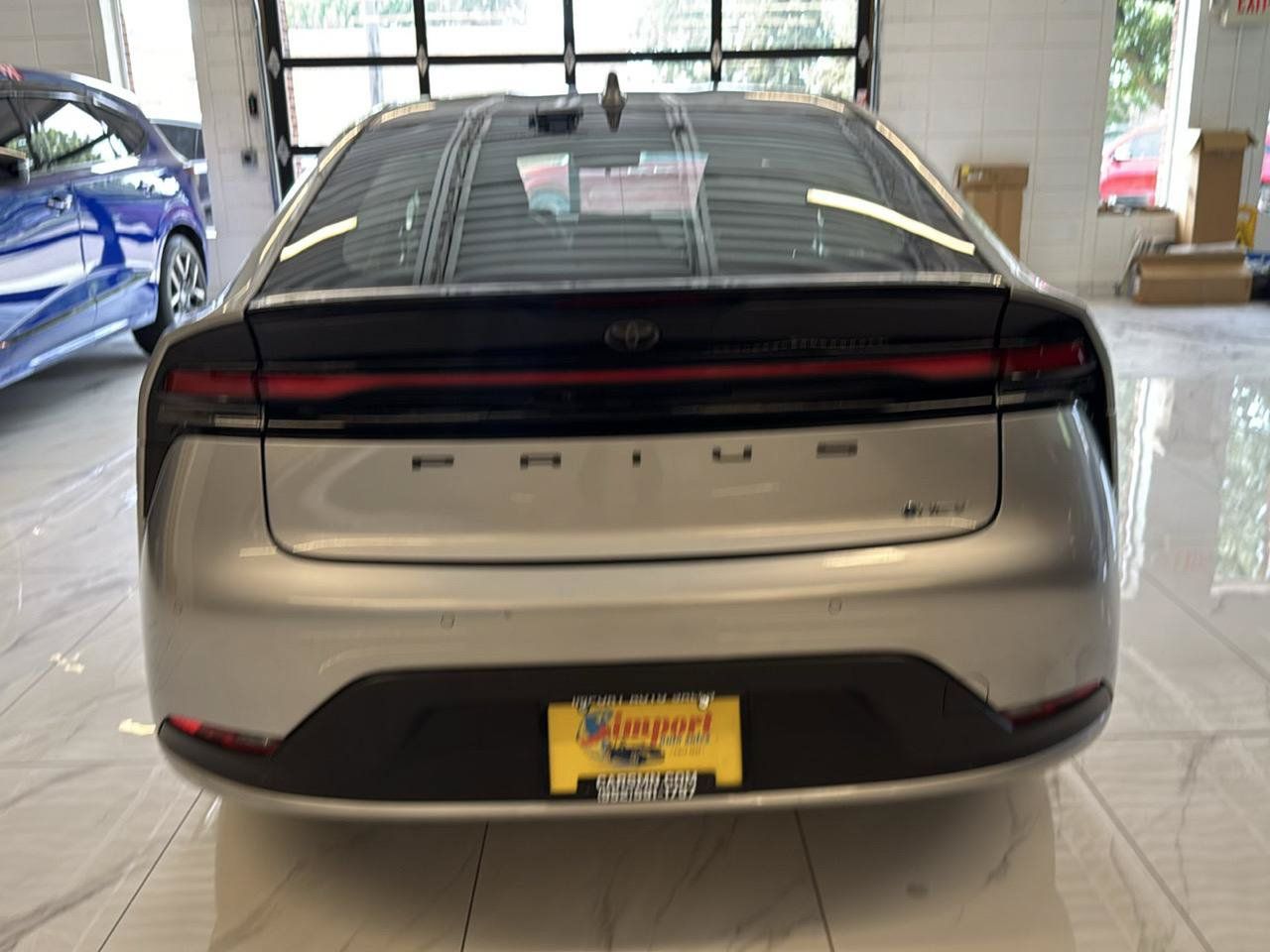 Used 2024 Toyota Prius LE FWD image 5