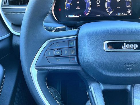 New 2025 Jeep Grand Cherokee Limited image 23