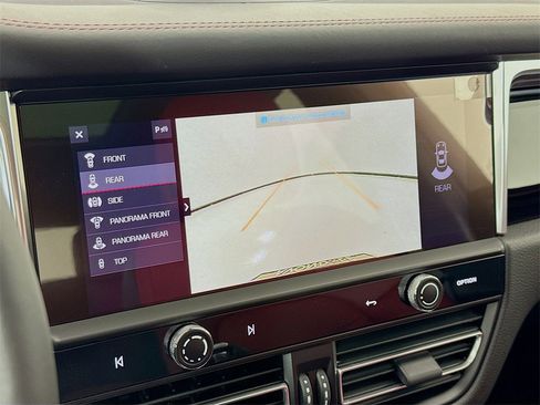 Used 2025 Porsche Macan image 21