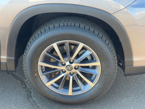 Certified 2019 Toyota Highlander FWD V6 image 11