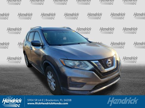 Used 2017 Nissan Rogue SV FWD image 1