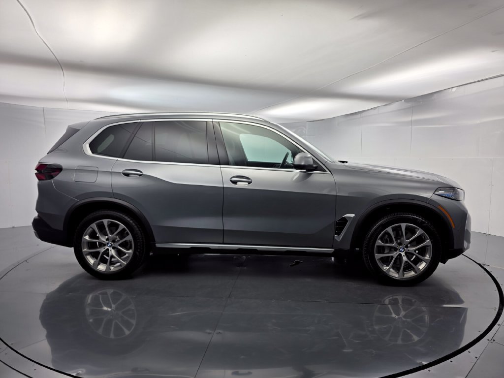 Certified 2024 BMW X5 sDrive40i w/ Premium Package RWD image 3