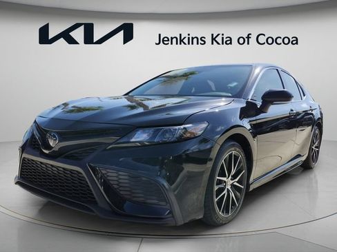Used 2022 Toyota Camry SE FWD image 11