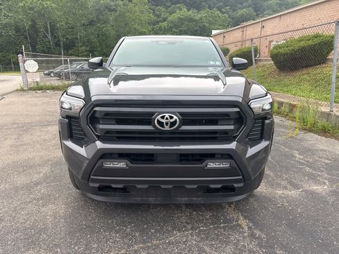 Used 2025 Toyota Tacoma SR5 AWD/4WD image 11