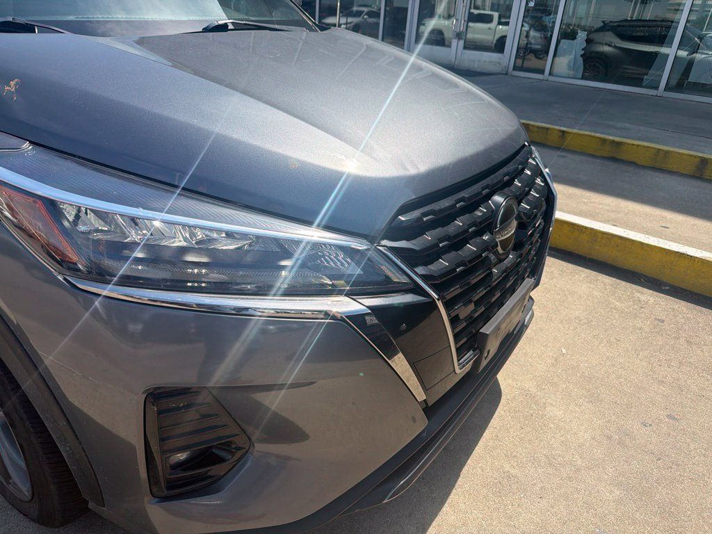 Used 2021 Nissan Kicks SR w/ SR Premium Package FWD image 8