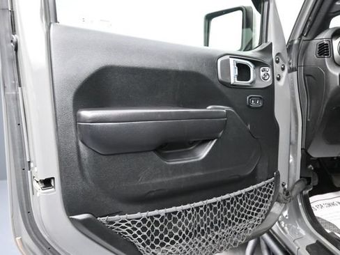 Used 2021 Jeep Gladiator Sport AWD/4WD image 13