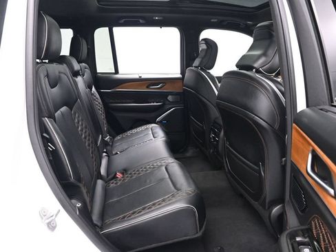 Used 2022 Jeep Grand Cherokee Summit AWD/4WD image 18