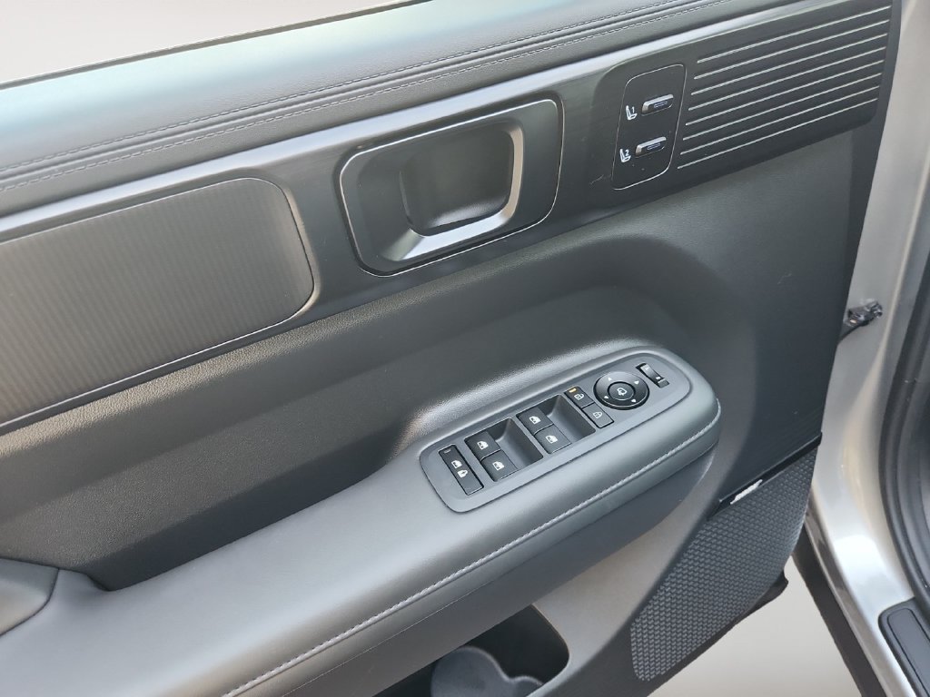 Used 2025 Hyundai Santa Fe Calligraphy AWD/4WD image 10