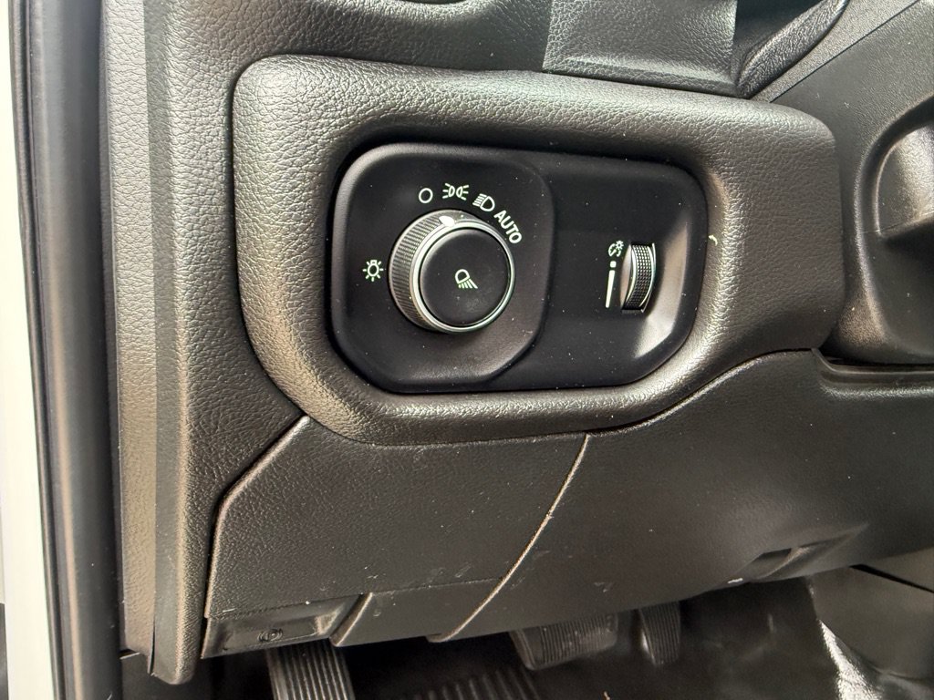 Used 2022 RAM 3500 Tradesman w/ Chrome Appearance Group AWD/4WD image 18
