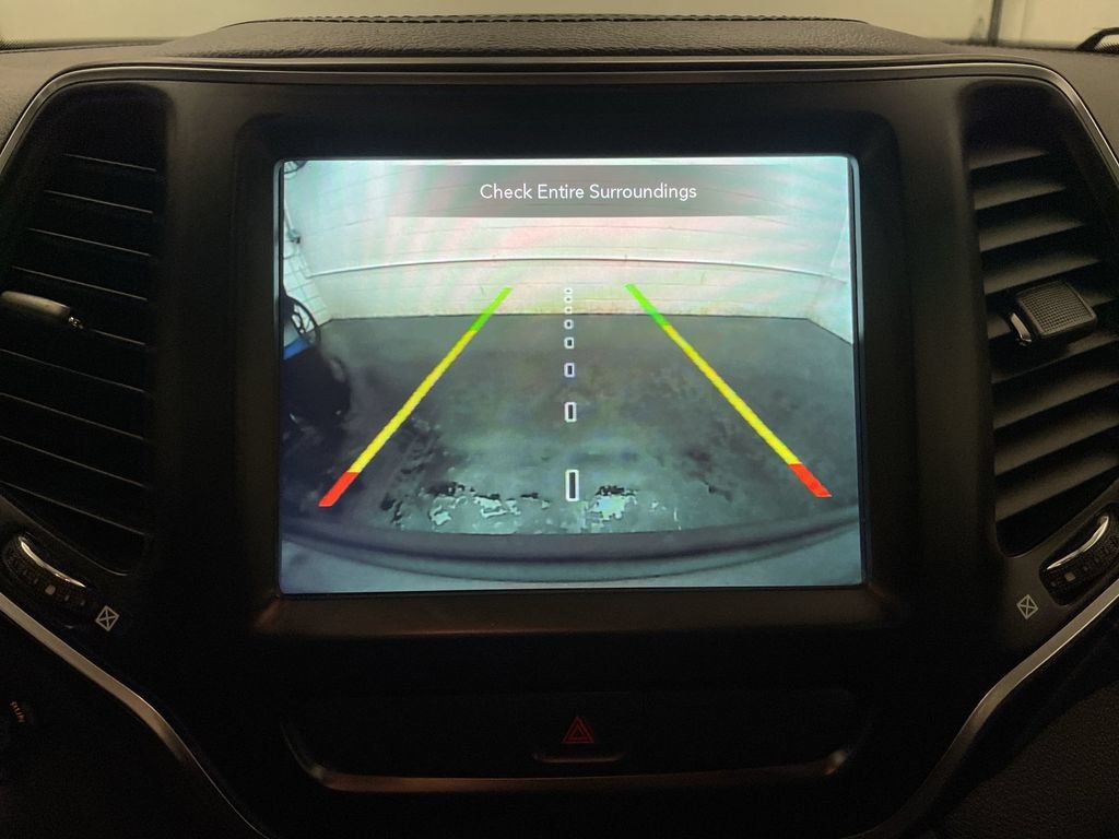 Used 2021 Jeep Cherokee Latitude Lux w/ Sun & Sound Group AWD/4WD image 9