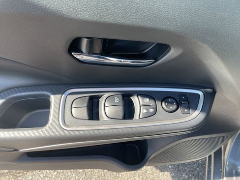 New 2025 Nissan Versa SR w/ Trunk Package image 9