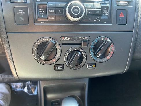 Used 2009 Nissan Versa Hatchback FWD image 18