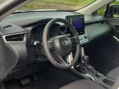 Used 2024 Toyota Corolla Cross LE FWD image 6