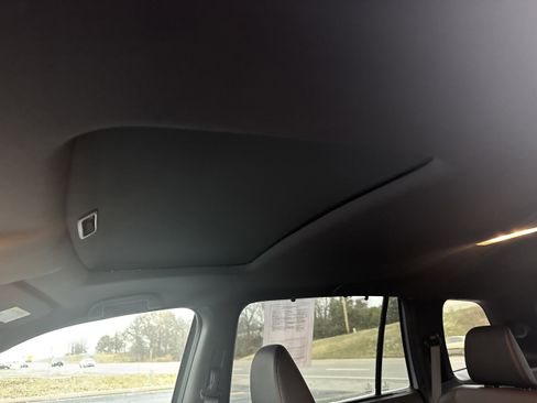 Used 2025 Honda Passport Black Edition image 5