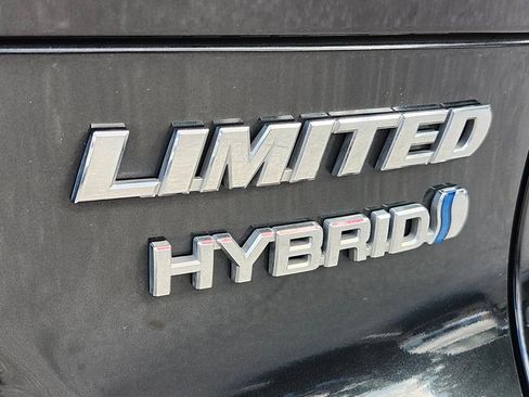 Used 2021 Toyota Venza Limited w/ Advanced Technology Package image 12