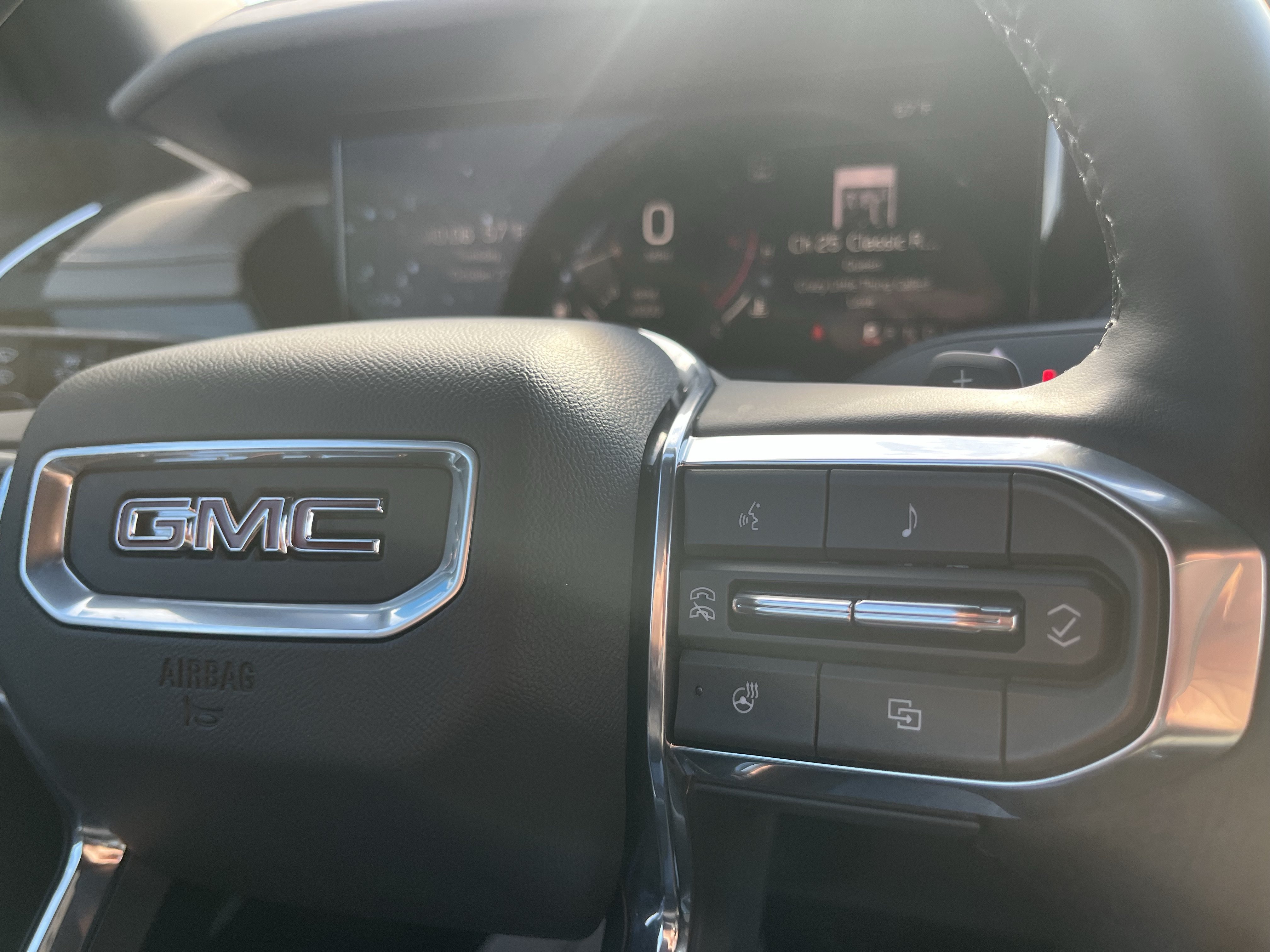Used 2026 GMC Acadia Elevation w/ Elevation Premium Package FWD image 11