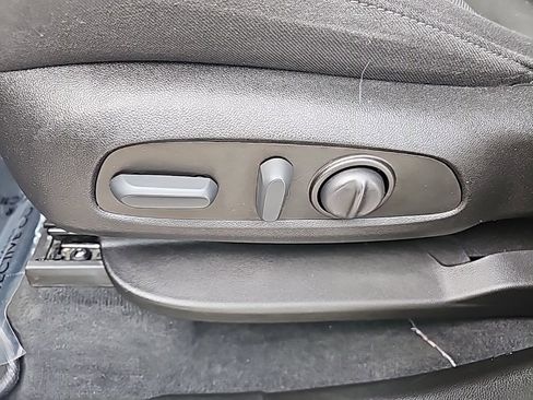 Used 2023 Chevrolet Traverse LT w/ Rear Camera Mirror Package image 30