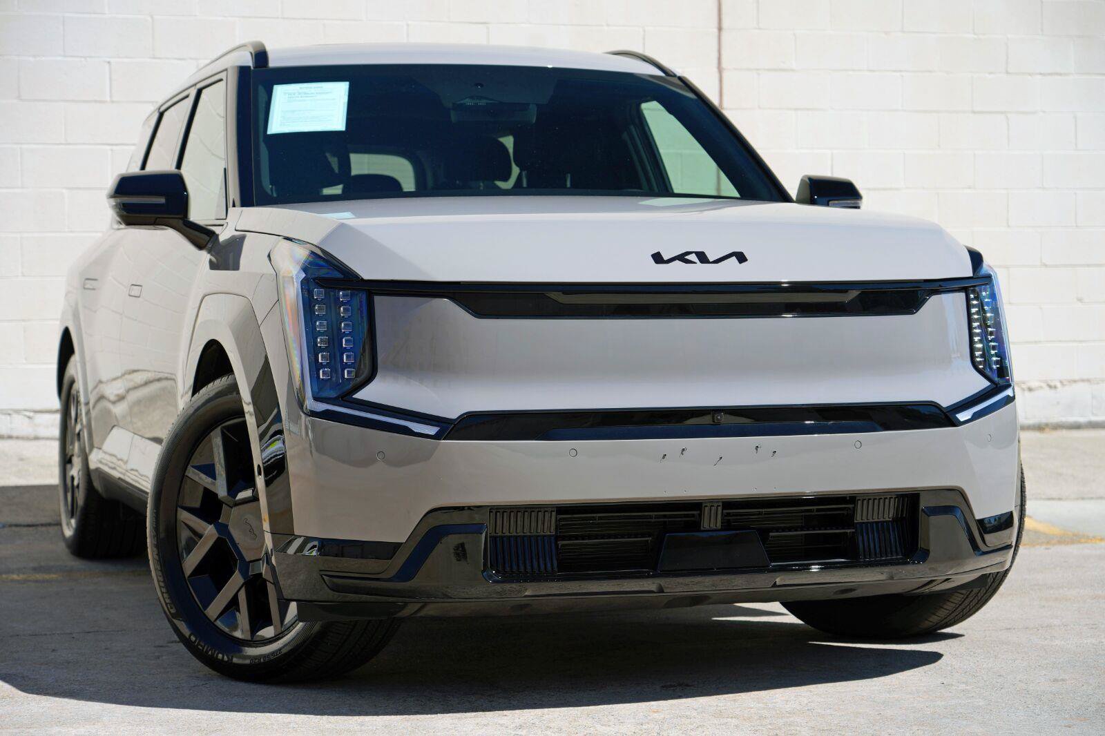 Used 2026 Kia EV9 Land w/ Nightfall Edition Package AWD/4WD image 3