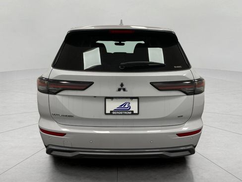 New 2026 Mitsubishi Outlander SE image 4