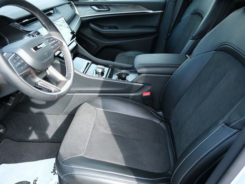 New 2026 Jeep Grand Cherokee Altitude AWD/4WD image 5