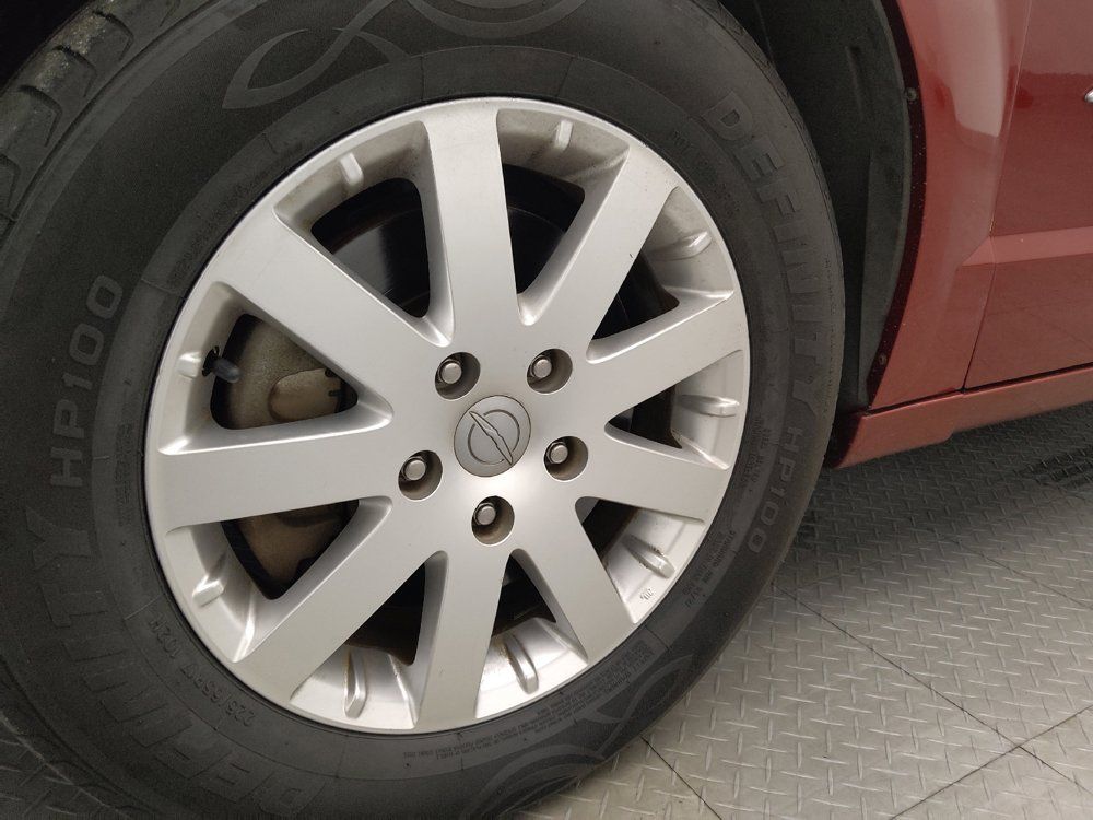 Used 2016 Chrysler Town & Country Touring FWD image 31